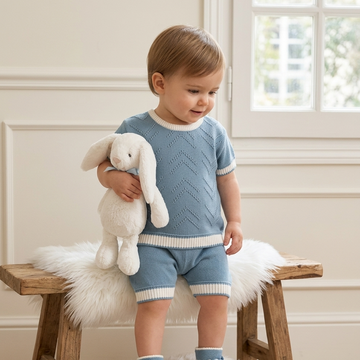 Conjunto de Dos Piezas de Punto Azul glacial y blanco con Detalles en espiga y pantalón corto jersey