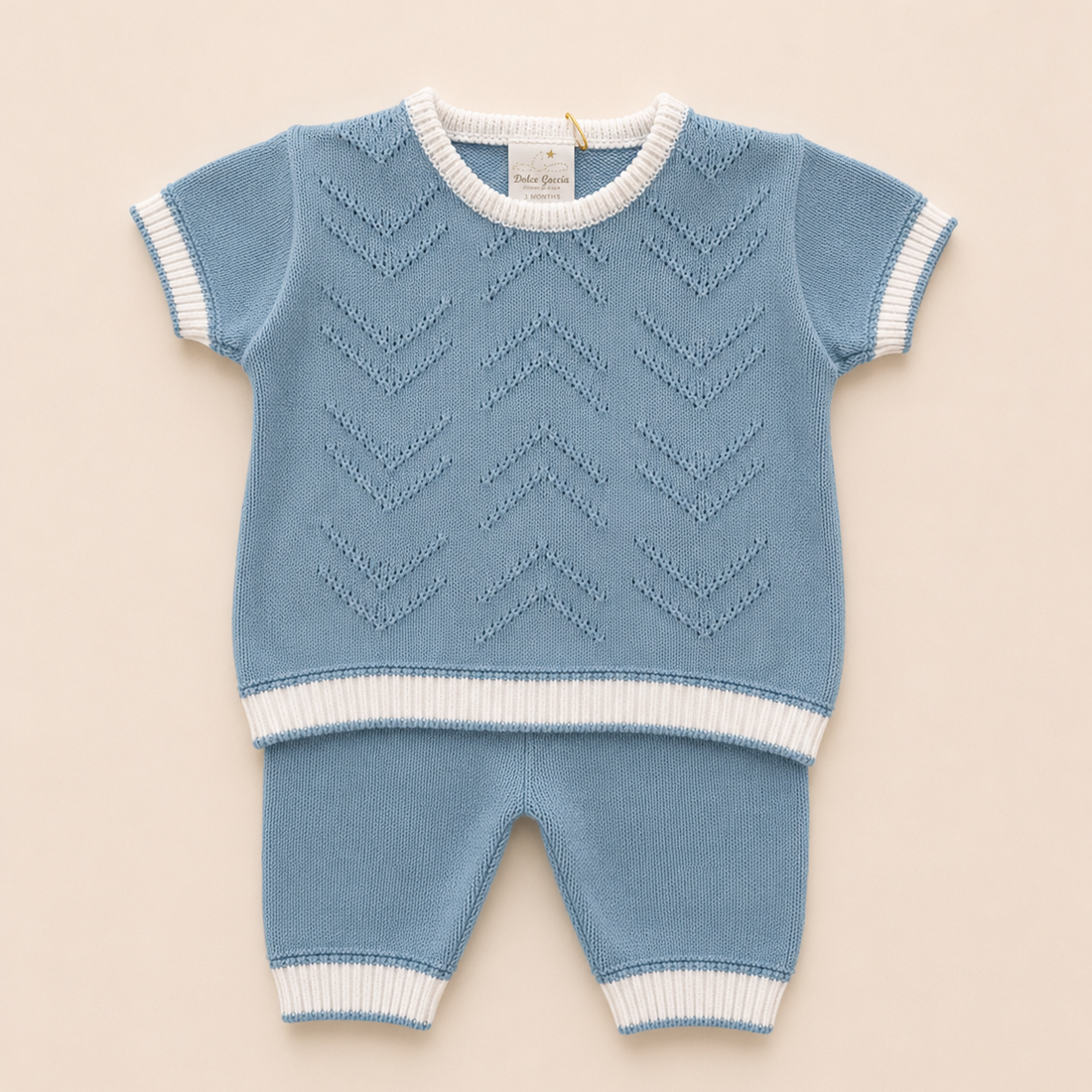 Conjunto de Dos Piezas de Punto Azul glacial y blanco con Detalles en espiga y pantalón corto jersey