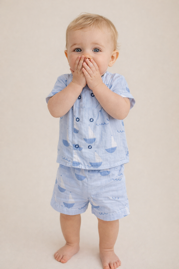 conjunto de tela  estampado de barquitos y olas