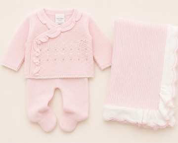 Conjunto Elegante para Bebé Niña - Saco Cruzado con Gola  & Pantalón con Pie mas manta