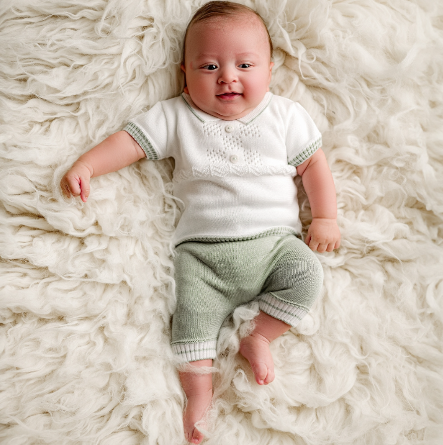 conjunto buzo blanco mc y pantalon corto verde oliva