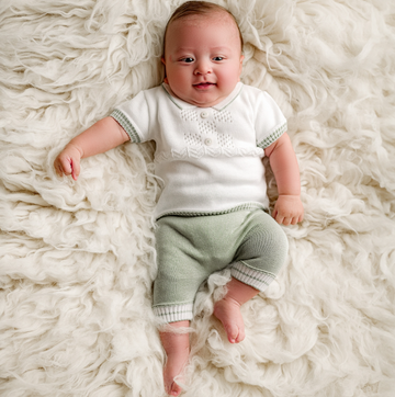 conjunto buzo blanco mc y pantalon corto verde oliva