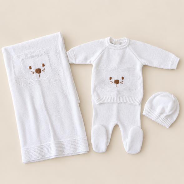 conjunto tejido blanco con leoncito