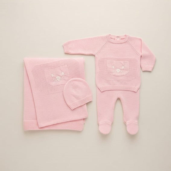 conjunto tejido para bebé con gorro y manta
