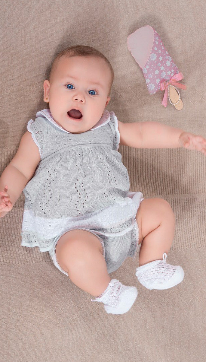 Vestido de Bebé en Tejido Innovador - Elegancia y Comodidad